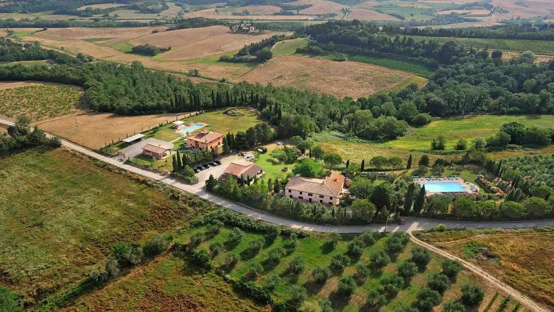 Casale con parco privato tra le colline di Peccioli, Toscana