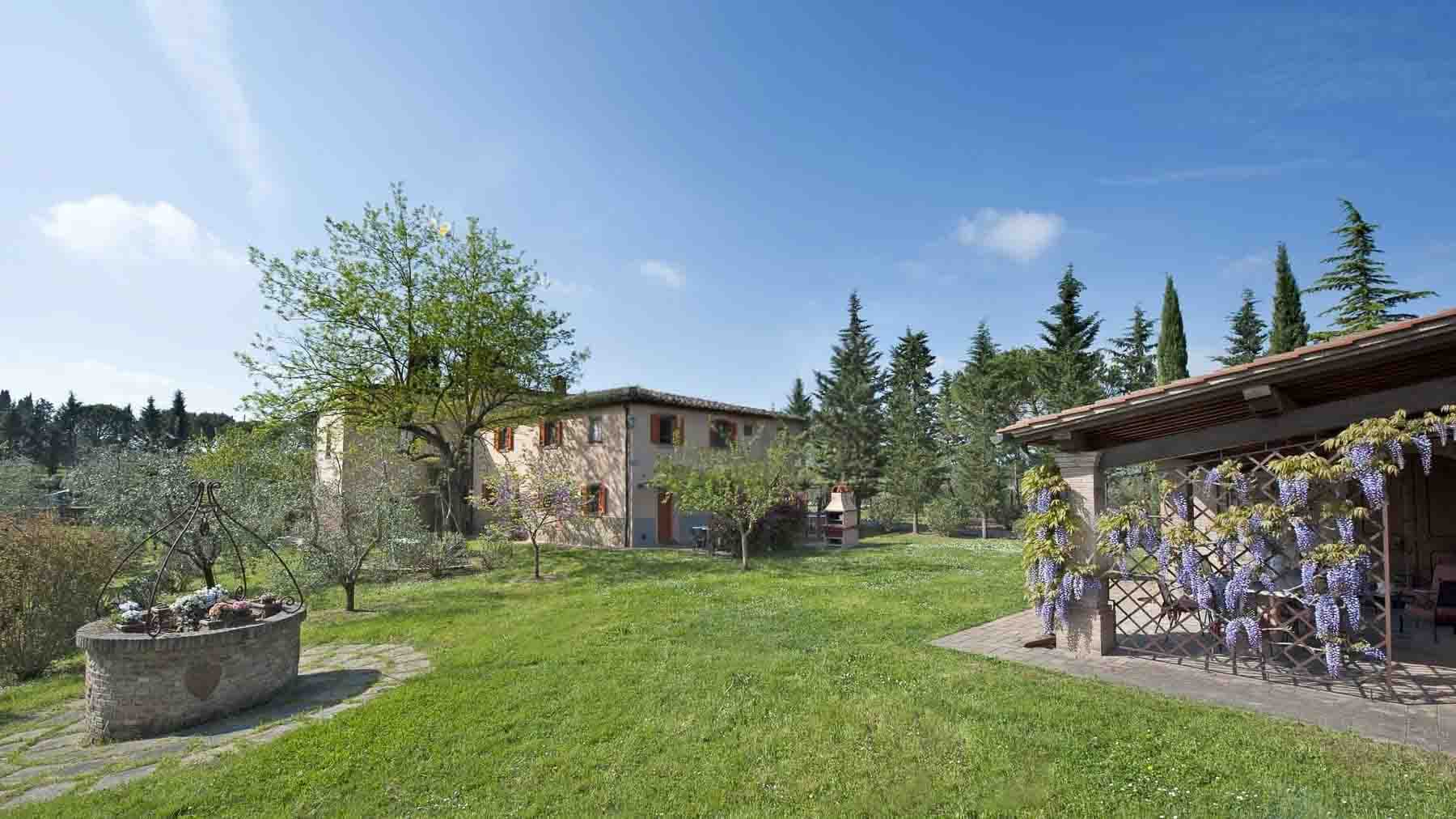 Casale con parco privato tra le colline di Peccioli, Toscana
