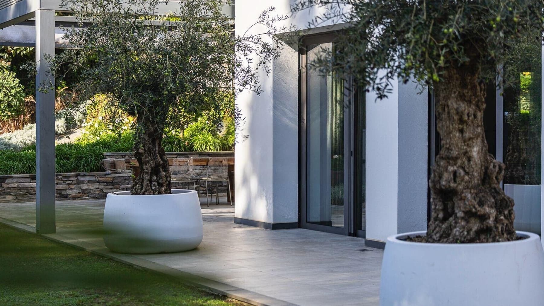Villa contemporanea ad Andora, oasi di comfort e design