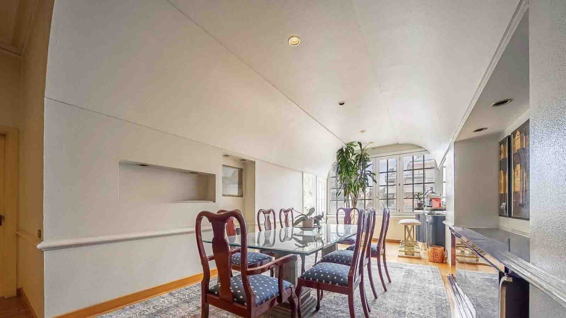 Elegant Apartment in Exclusive Northern Rome