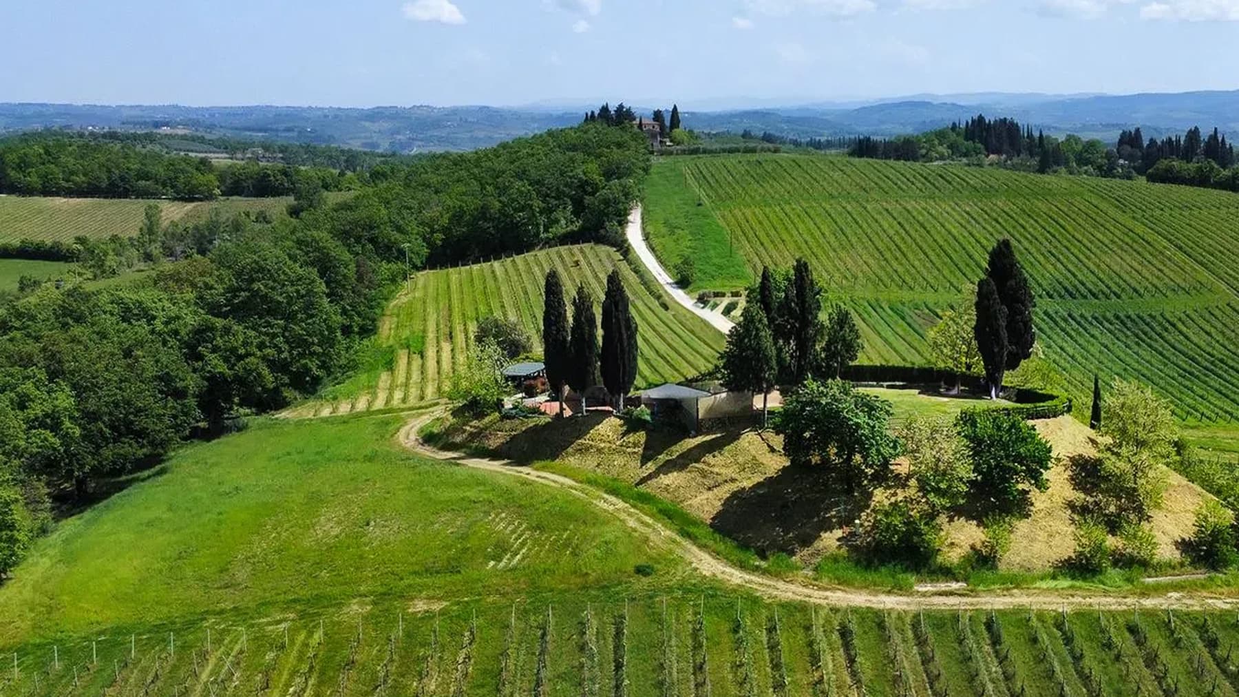 Casale con Piscina e Vigneti a San Gimignano, Toscana