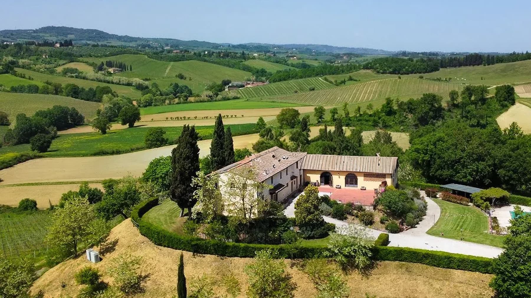 Casale con Piscina e Vigneti a San Gimignano, Toscana
