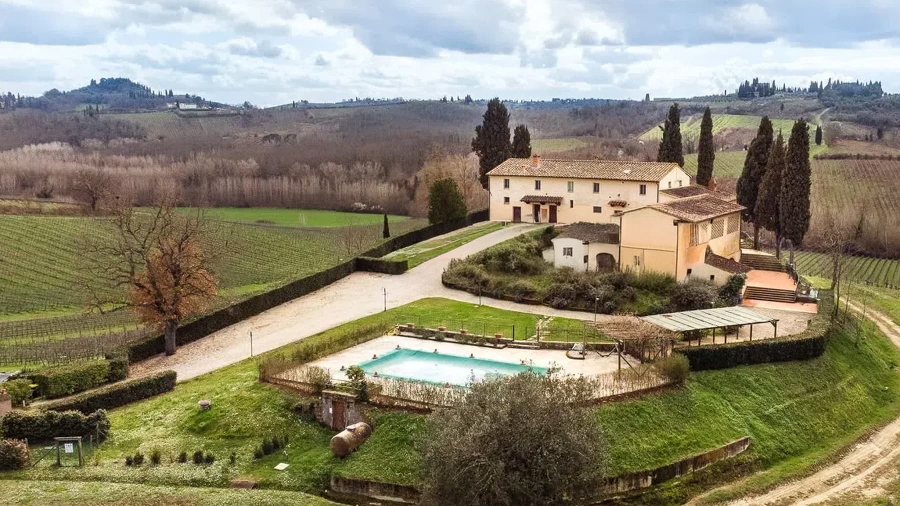 Casale con Piscina e Vigneti a San Gimignano, Toscana