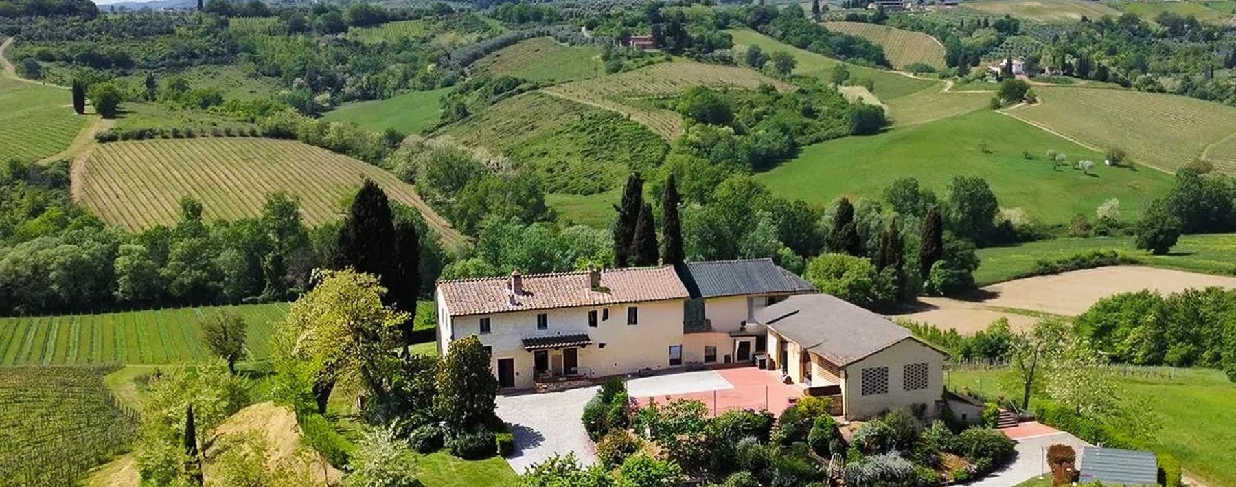 Casale con Piscina e Vigneti a San Gimignano, Toscana