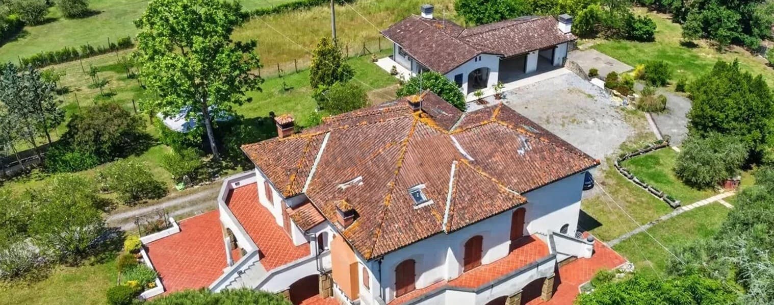 Villa signorile con ampio giardino a Pinete, Toscana