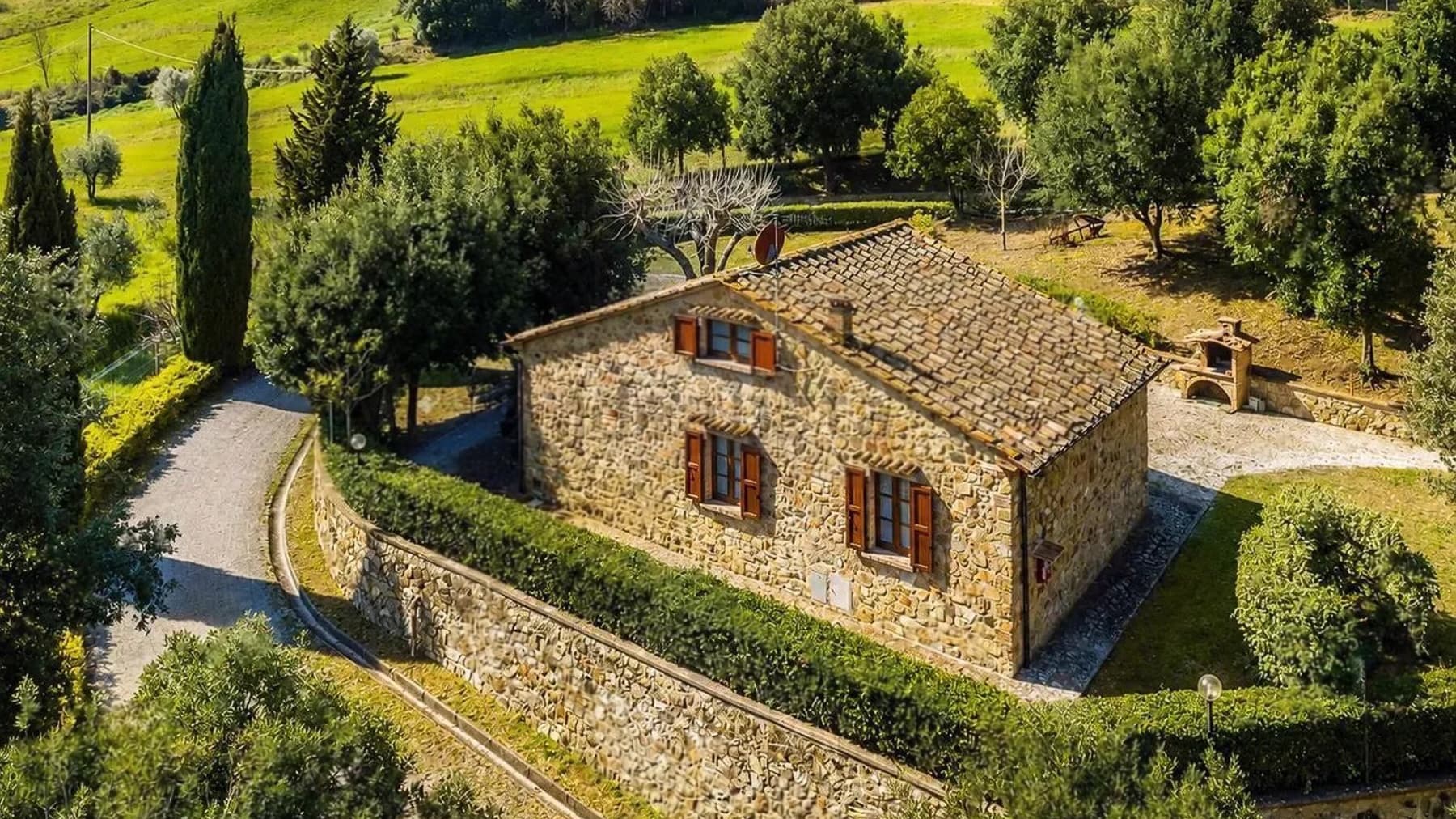Country House in Volterra, Tuscany's Serene Countryside