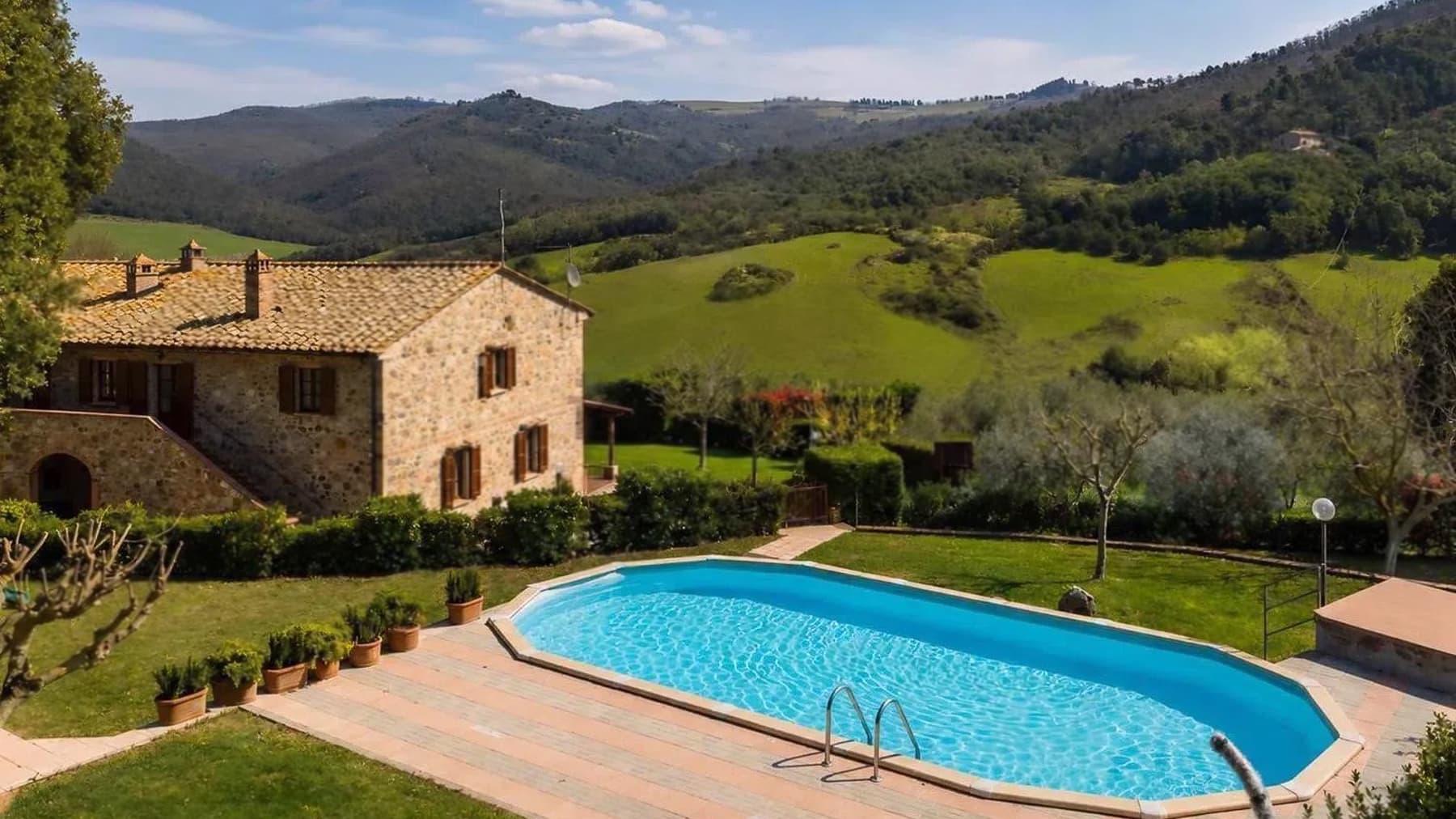 Country House in Volterra, Tuscany's Serene Countryside