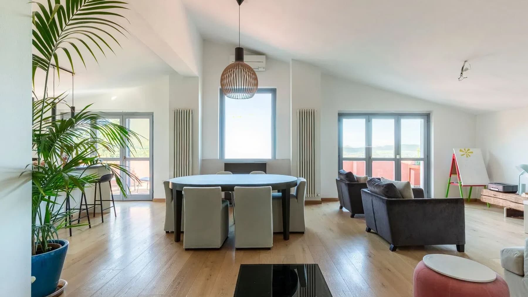 Villa panoramica a Le Case, cuore della Toscana