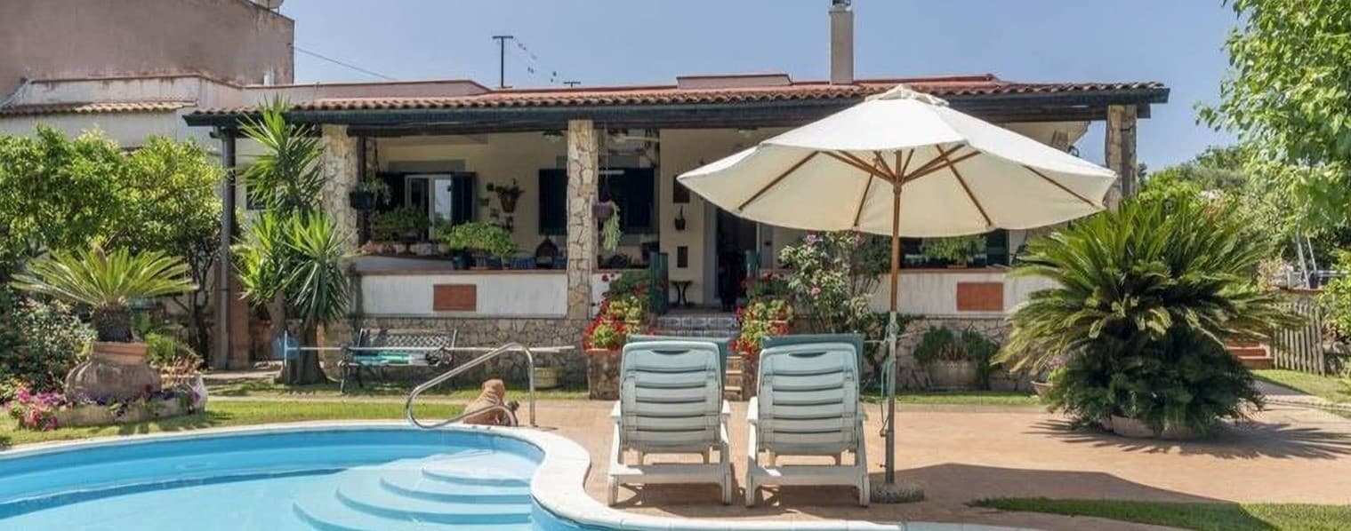 Villa con piscina e giardino a Pozzuoli