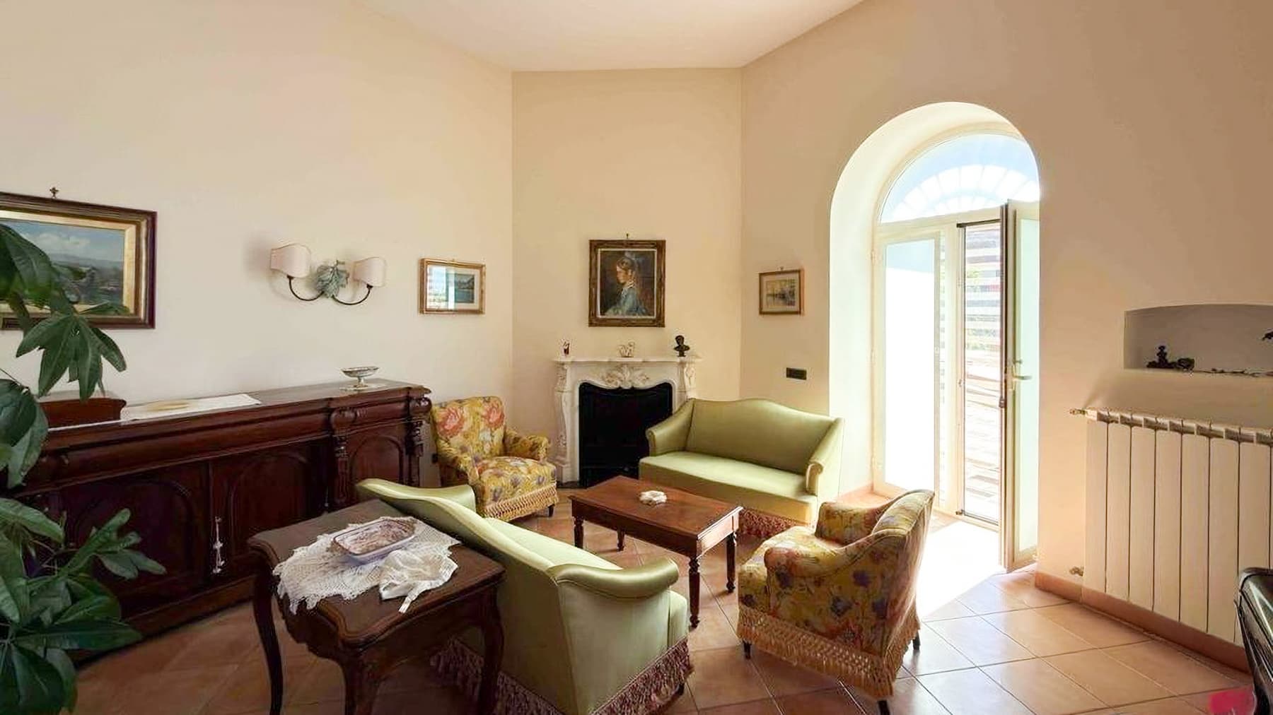 Villa storica a Posillipo con giardino e vista golfo