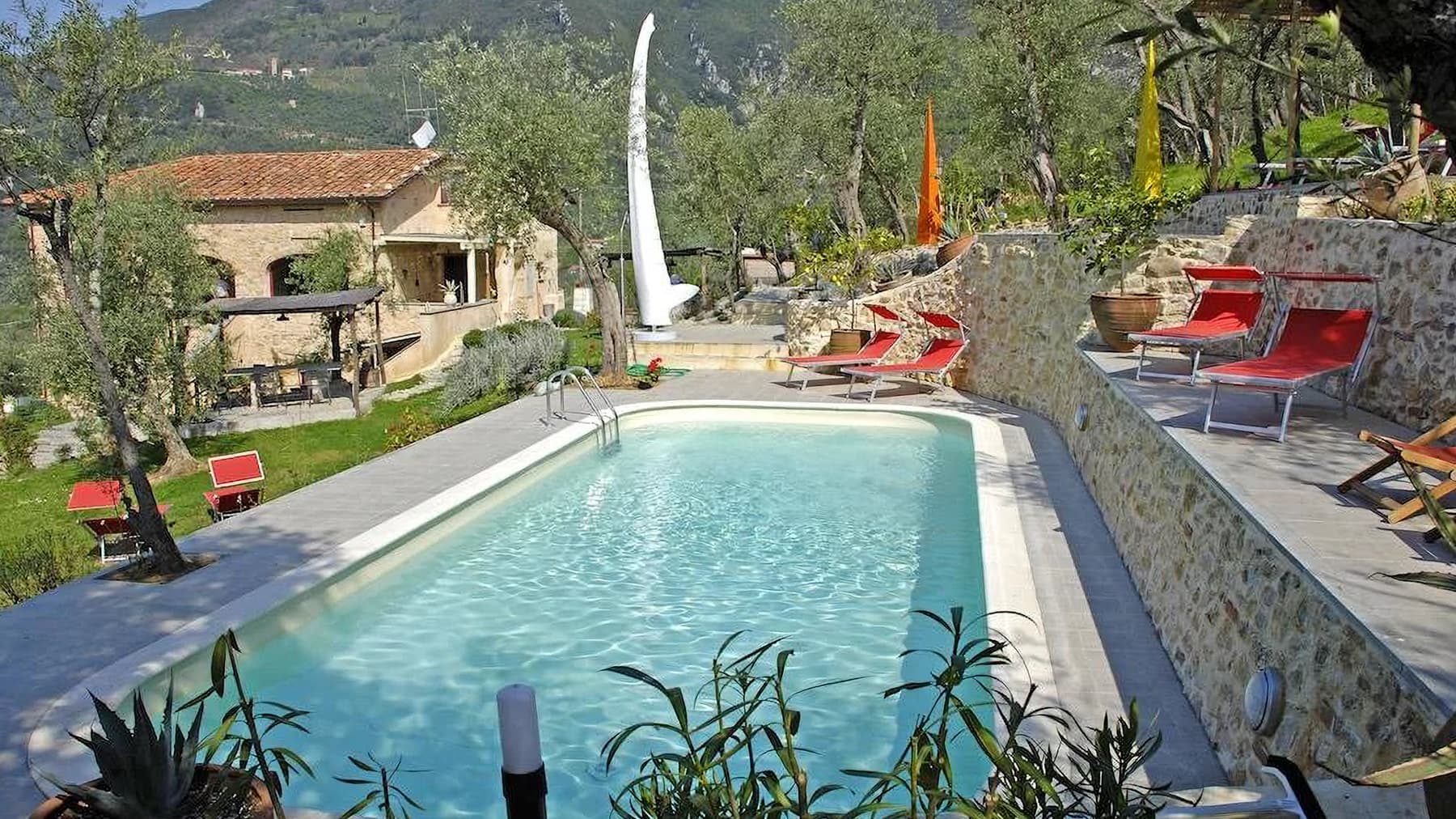 Casale in Toscana a Camaiore con vista Versilia