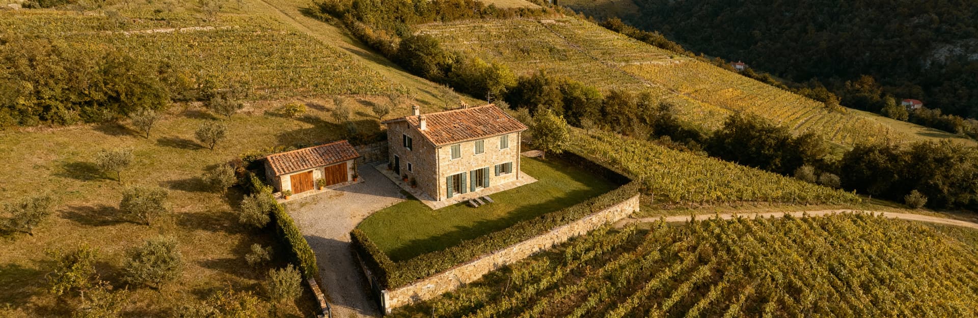 Charming terraced houses for sale in the picturesque Campagna area of Genoa, Liguria, amidst hills and scenic views.