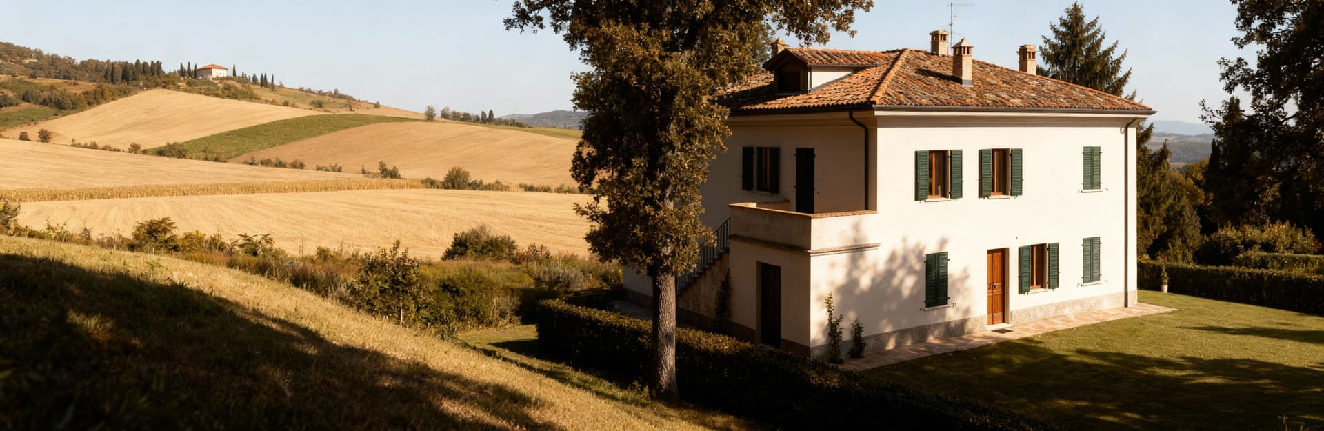 Independent houses for sale in rural Cuneo, featuring large agricultural land ideal for families seeking peace.