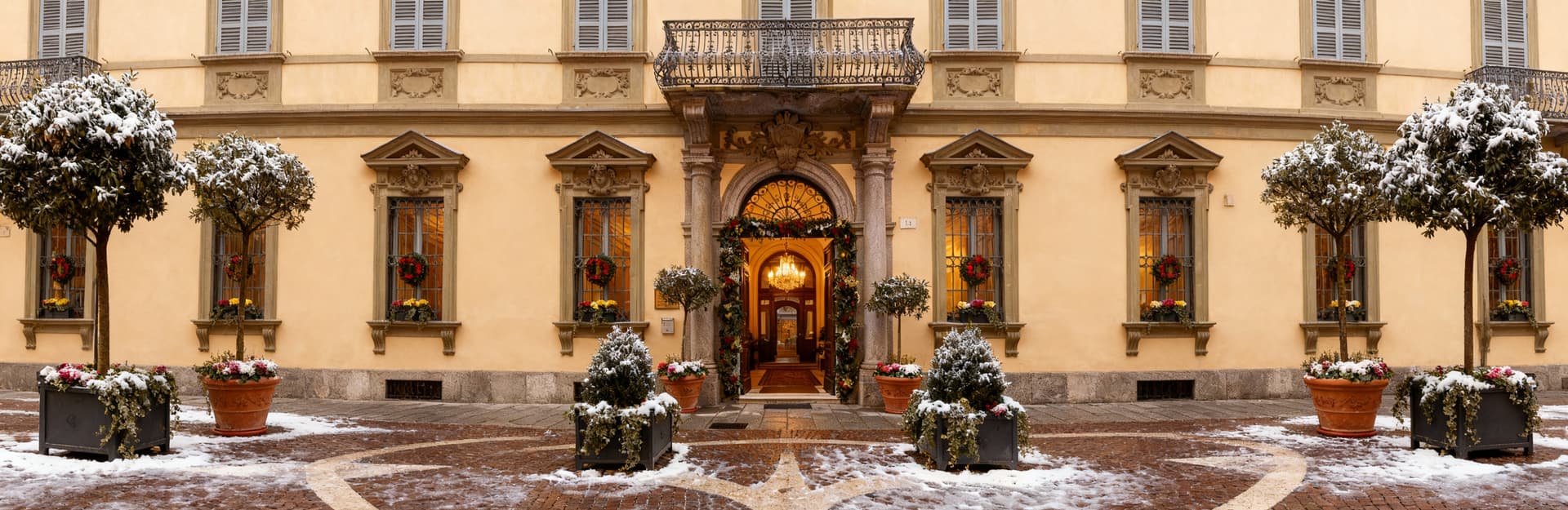 Luxury villas for sale in Campagna, stunning landscapes of Lake Maggiore, surrounded by vineyards and historic charm.