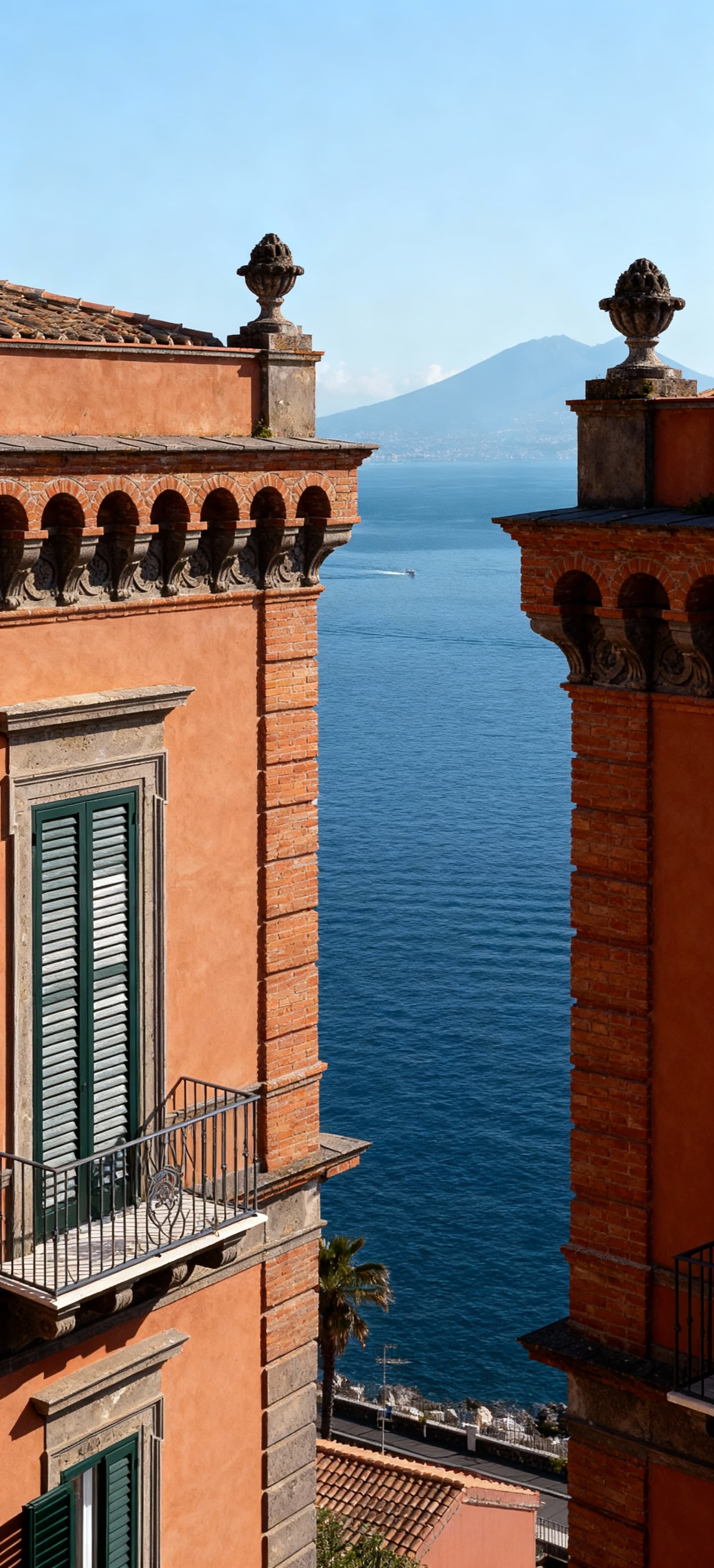 Luxury properties for sale in Naples, seaside area, featuring upscale villas and stunning Gulf views.